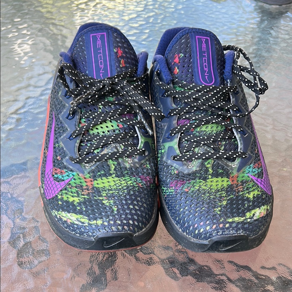 Nike Black and Green Sneakers with Breathable Mesh Design